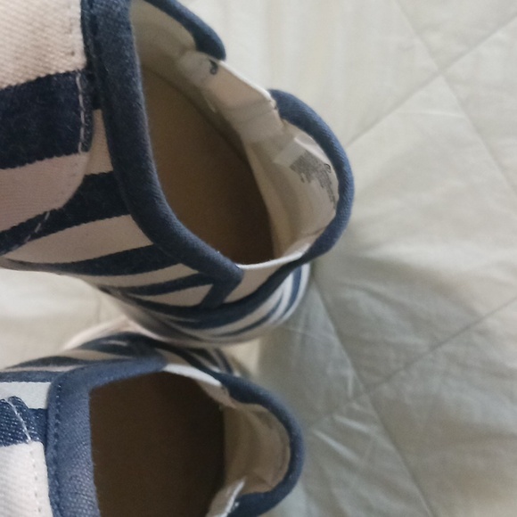 Mossimo Supply Co. Slip On Shoe's Women's 7 White And Blue Striped - Picture 7 of 8